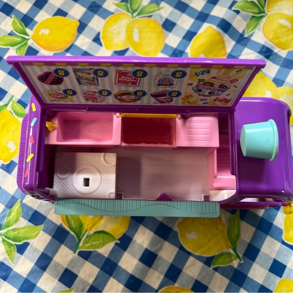 Shopkins Purple And Pink Ice Cream Van With 2 Poseable PVC Dolls - Picture 2 of 13
